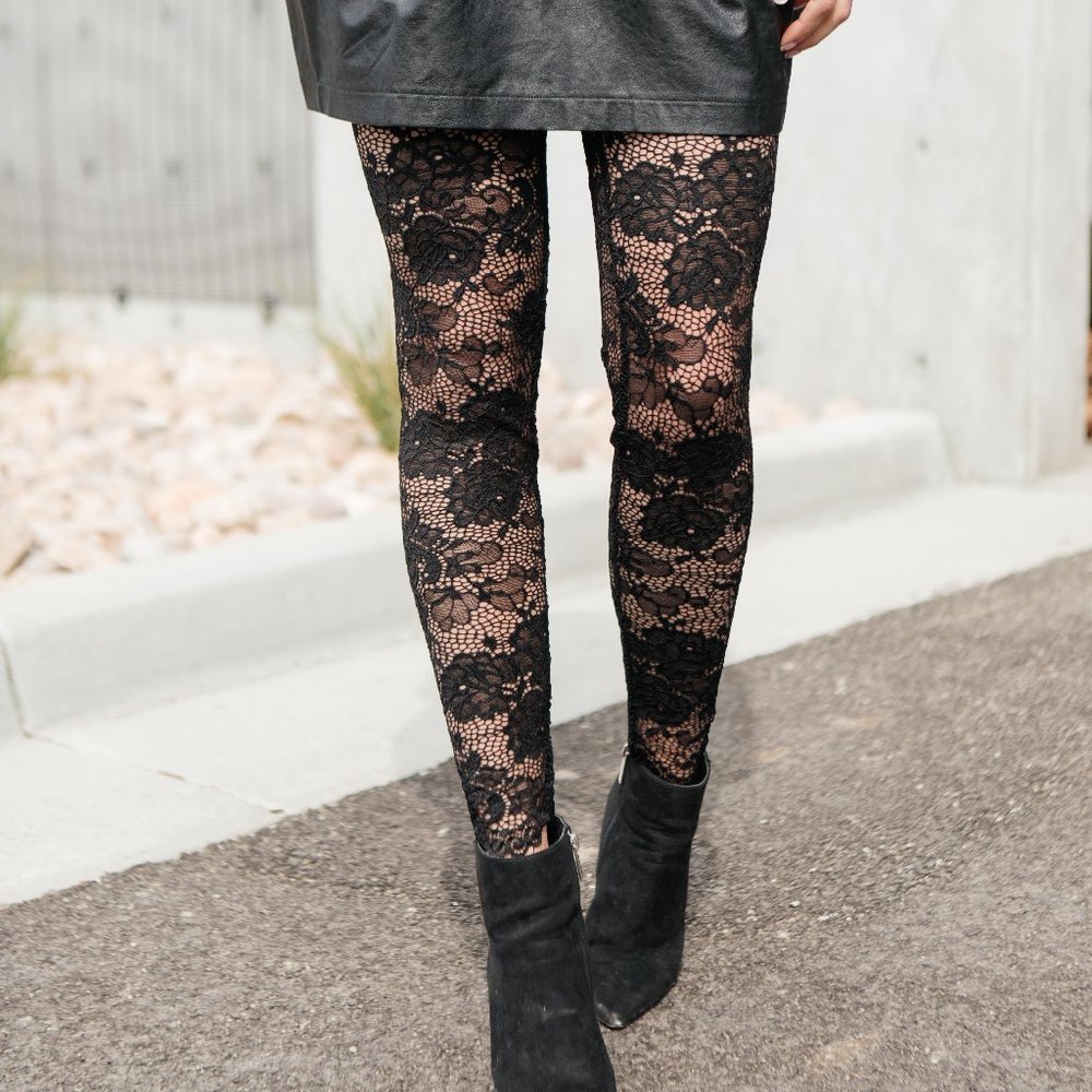 Fanciful Floral Leggings in Black